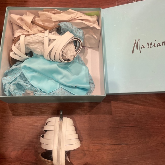 NEW LAST CHANCE MARCIANO White ankle strap high heels - Picture 2 of 2